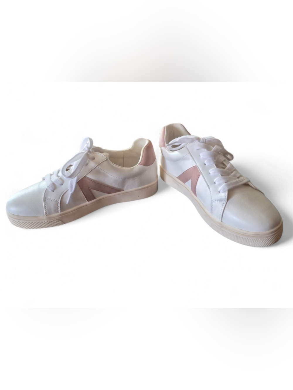 Mia Sneakers Size 6.5